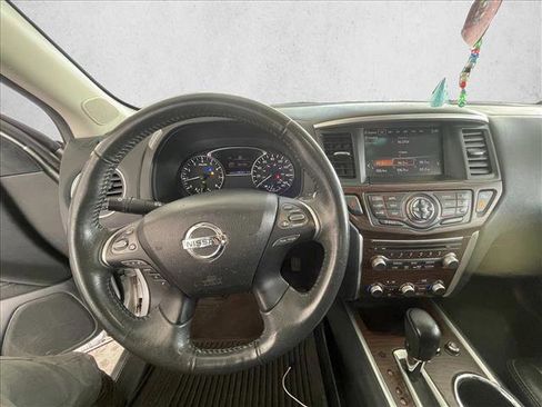 Used 2017 Nissan Pathfinder Platinum image 15