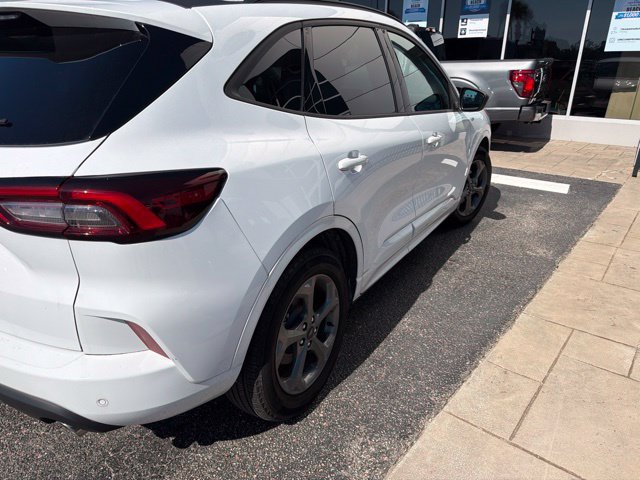 Used 2023 Ford Escape ST-Line w/ Tech Pack #1 FWD image 8