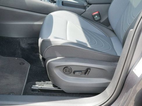 Certified 2025 Volkswagen Tiguan SE AWD/4WD image 14