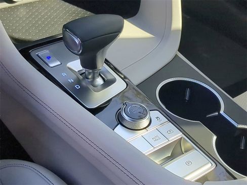 Used 2025 Genesis G70 2.5T image 20