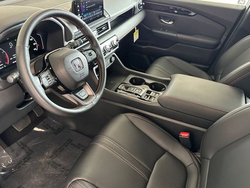 Certified 2025 Honda Pilot TrailSport image 14