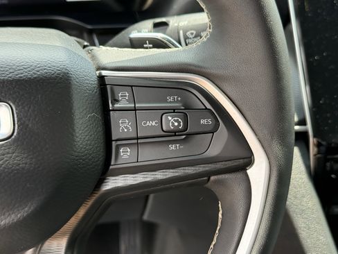 Used 2025 Jeep Grand Cherokee Altitude AWD/4WD image 17