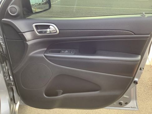 Used 2018 Jeep Grand Cherokee Altitude image 37