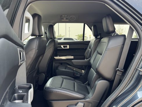 Used 2023 Ford Explorer Limited w/ Limited Technology Package AWD/4WD image 6