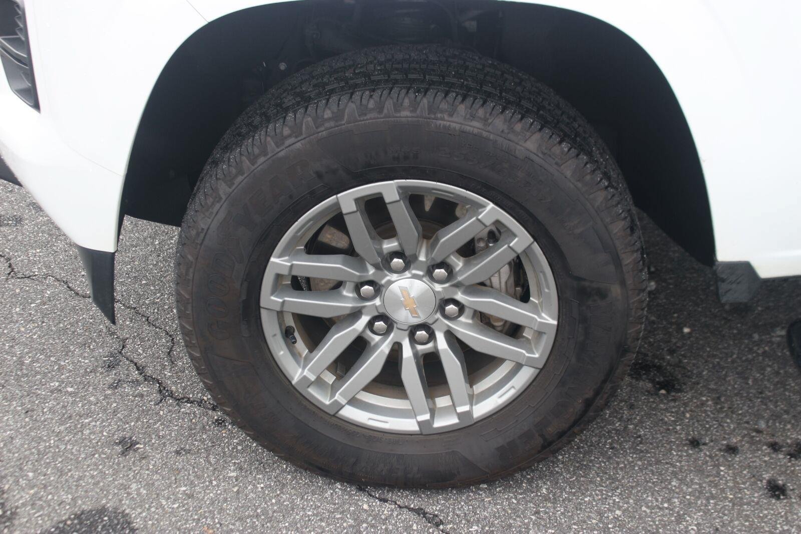 Used 2024 Chevrolet Colorado LT AWD/4WD image 38