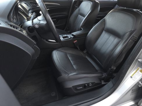 Used 2017 Buick Regal Sport Touring image 10