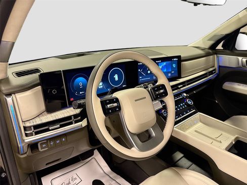 Used 2025 Hyundai Santa Fe Calligraphy FWD image 9