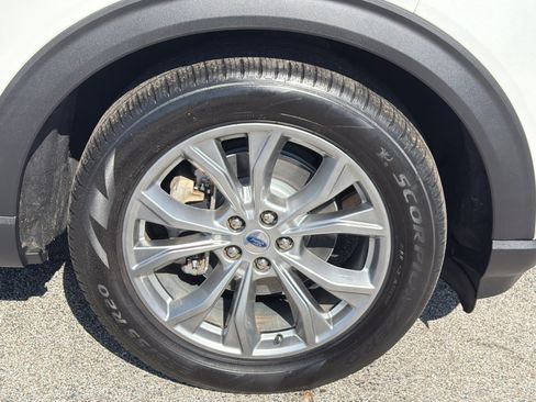Used 2020 Ford Explorer XLT w/ Equipment Group 202A RWD image 11