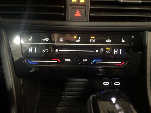 Used 2025 Volkswagen Jetta SE image 19