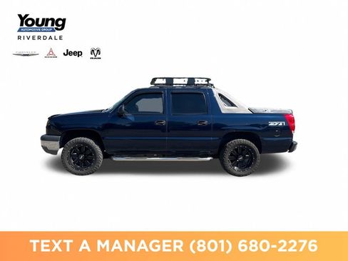 Used 2004 Chevrolet Avalanche Z71 w/ Preferred Equipment Group AWD/4WD image 2