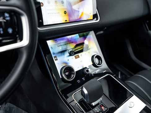 Used 2023 Land Rover Range Rover Velar R-Dynamic S image 14