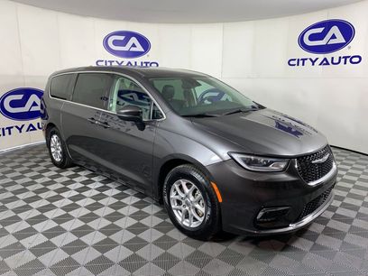 Used 2023 Chrysler Pacifica Touring-L