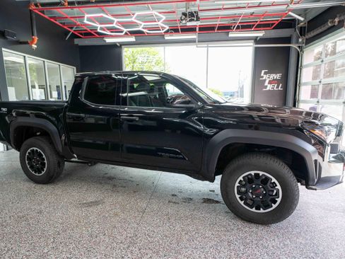 Used 2025 Toyota Tacoma TRD Off-Road image 5