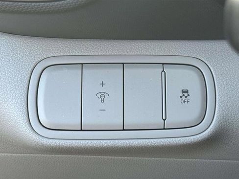 Certified 2024 Hyundai Venue SEL image 21