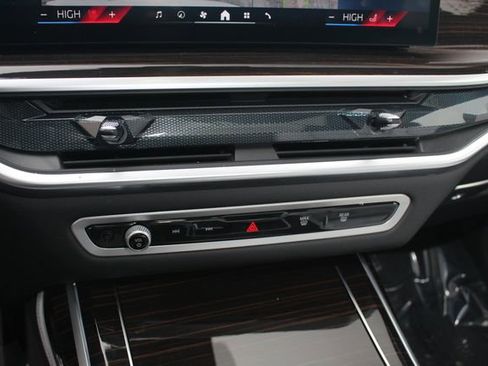 Used 2025 BMW X7 xDrive40i image 16