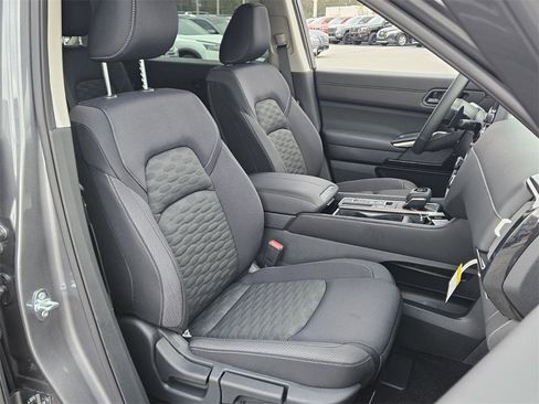 New 2025 Nissan Pathfinder SV image 16