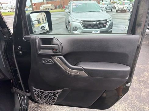 Used 2012 Jeep Wrangler Unlimited Sport AWD/4WD image 33