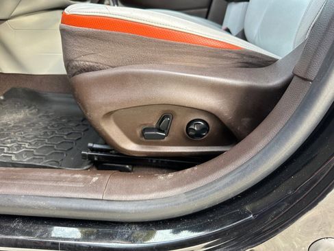 Used 2017 Jeep Renegade Limited image 22