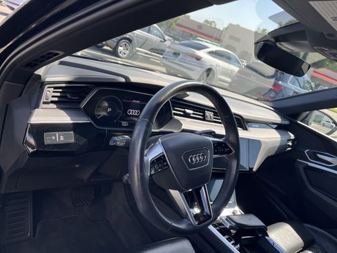 Certified 2022 Audi e-tron S Prestige w/ Prestige Package image 6