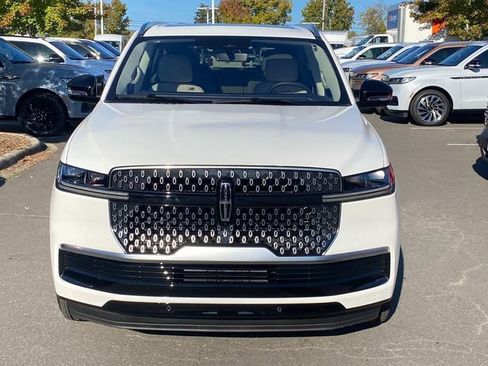 New 2025 Lincoln Navigator Reserve image 2