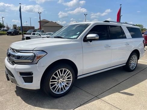 Used 2024 Ford Expedition Max Platinum AWD/4WD image 2