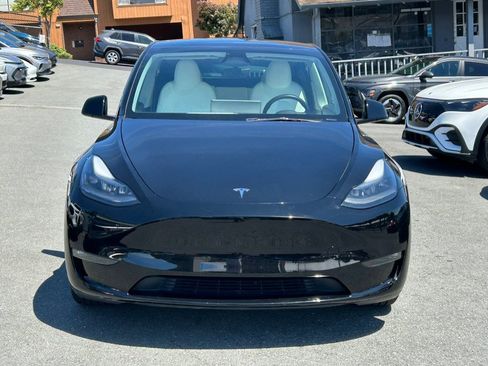 Used 2024 Tesla Model Y Long Range AWD/4WD image 2