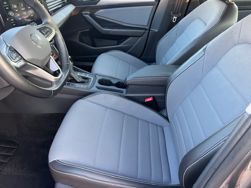 Used 2025 Volkswagen Jetta SE FWD image 10