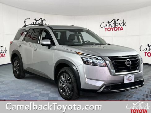 Used 2025 Nissan Pathfinder SV FWD image 1