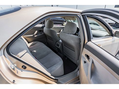 Used 2010 Toyota Camry LE image 24