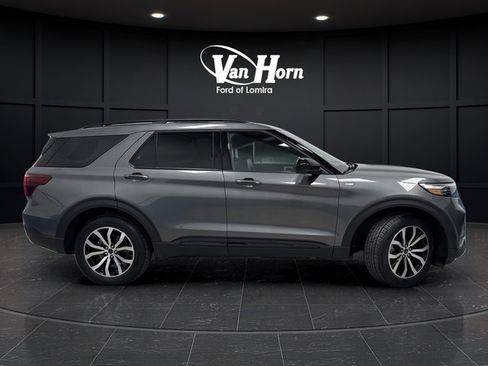 Used 2023 Ford Explorer ST-Line AWD/4WD image 2