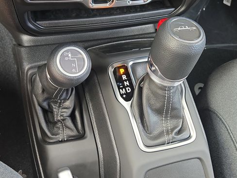 New 2025 Jeep Gladiator Sport image 25