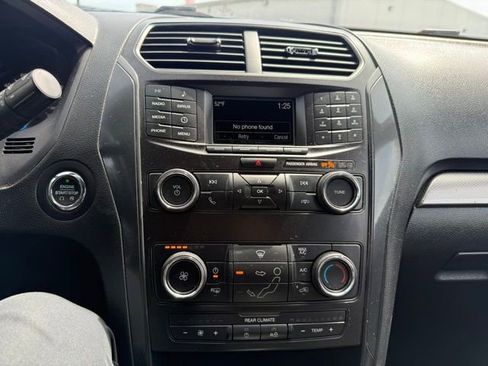Used 2019 Ford Explorer XLT image 24