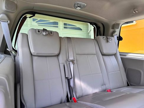 Used 2014 Lincoln Navigator 2WD image 85