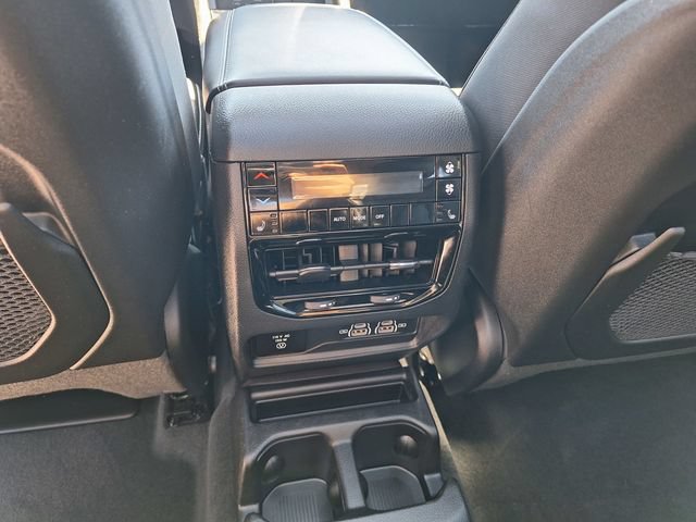 Used 2023 Jeep Grand Cherokee L Limited w/ Trailer Tow Group (B) AWD/4WD image 46