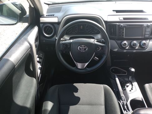 Used 2017 Toyota RAV4 LE FWD image 9