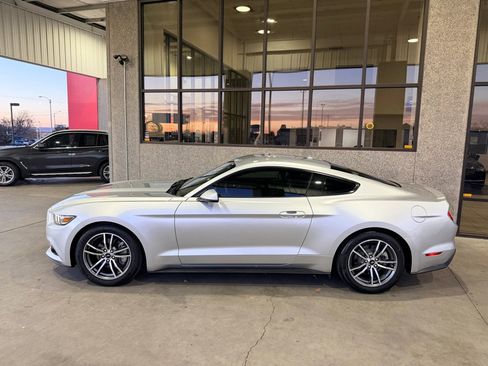 Used 2015 Ford Mustang Premium image 2