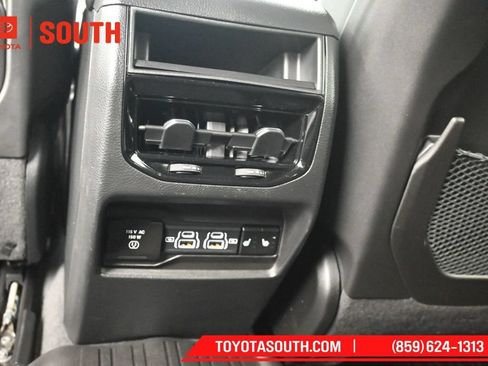Used 2023 Jeep Grand Cherokee Limited AWD/4WD image 24
