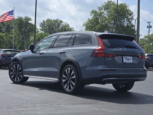 Used 2023 Volvo V60 B5 Cross Country Ultimate AWD/4WD image 5