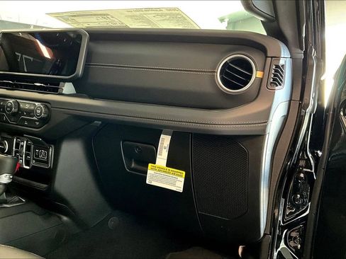 New 2025 Jeep Gladiator Sport image 10