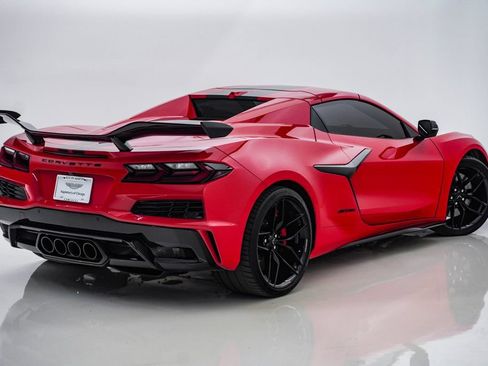 Used 2024 Chevrolet Corvette Z06 RWD image 9