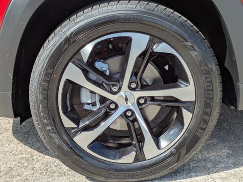 New 2026 Chevrolet Trax RS w/ Sunroof Package FWD image 30