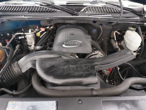 Used 2004 Chevrolet Suburban LS image 20