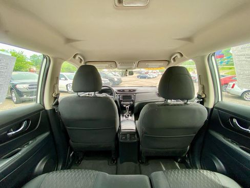 Used 2018 Nissan Rogue S AWD/4WD image 14