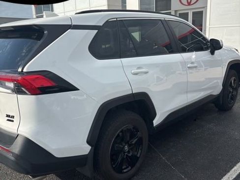 Used 2021 Toyota RAV4 XLE w/ Convenience Package AWD/4WD image 5