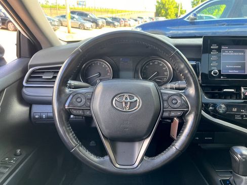 Used 2023 Toyota Camry SE w/ Cold Weather Package FWD image 10