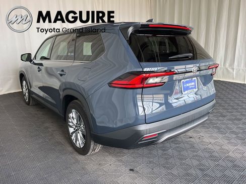 Used 2025 Toyota Grand Highlander AWD image 30