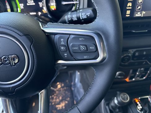 Used 2025 Jeep Wrangler Sahara w/ Safety Group image 20