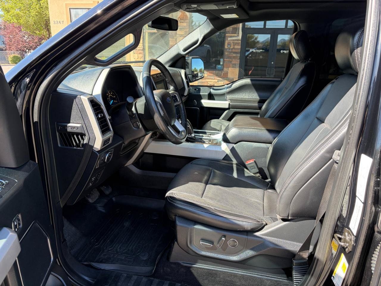 Used 2018 Ford F150 Lariat w/ Equipment Group 502A Luxury AWD/4WD image 4