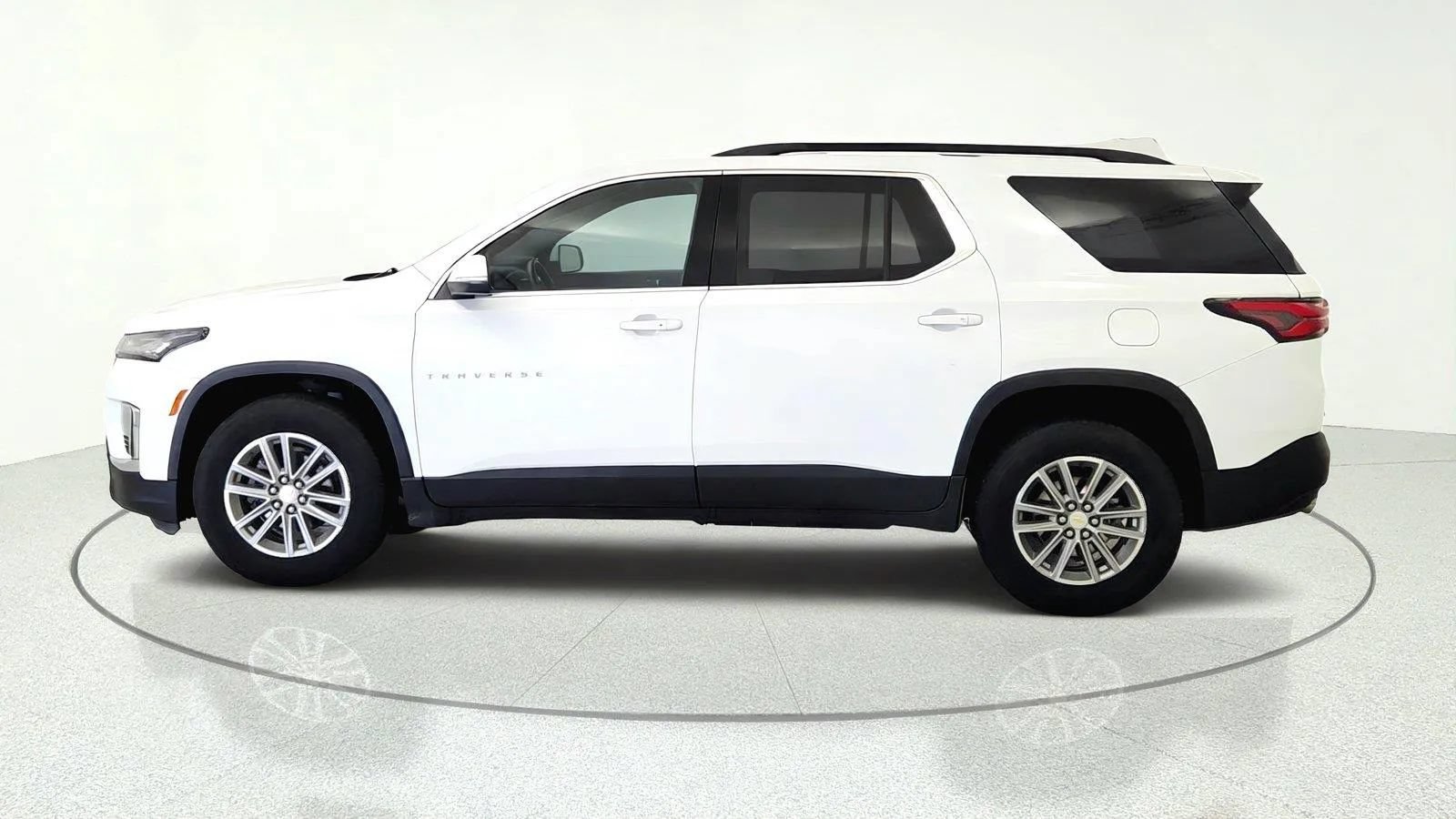 Used 2023 Chevrolet Traverse LT FWD image 5