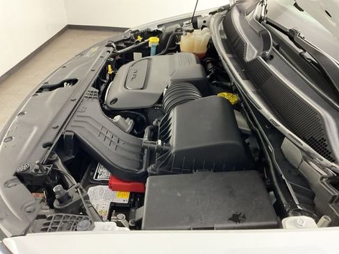 Used 2022 Chrysler Pacifica Touring-L w/ Uconnect Theater Family Group image 22